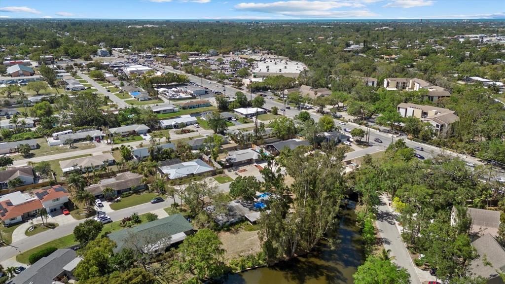 Active With Contract: $500,000 (3 beds, 3 baths, 1907 Square Feet)
