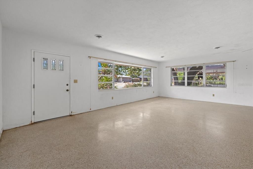 Active With Contract: $500,000 (3 beds, 3 baths, 1907 Square Feet)