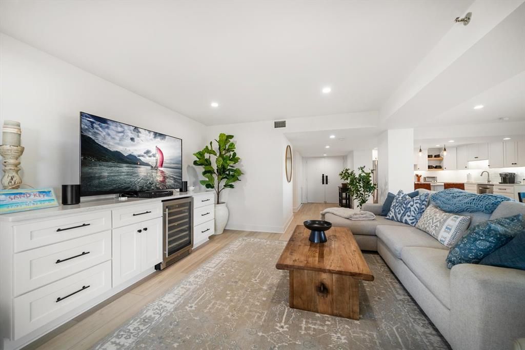 For Sale: $959,000 (2 beds, 2 baths, 1619 Square Feet)