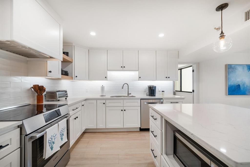 For Sale: $959,000 (2 beds, 2 baths, 1619 Square Feet)