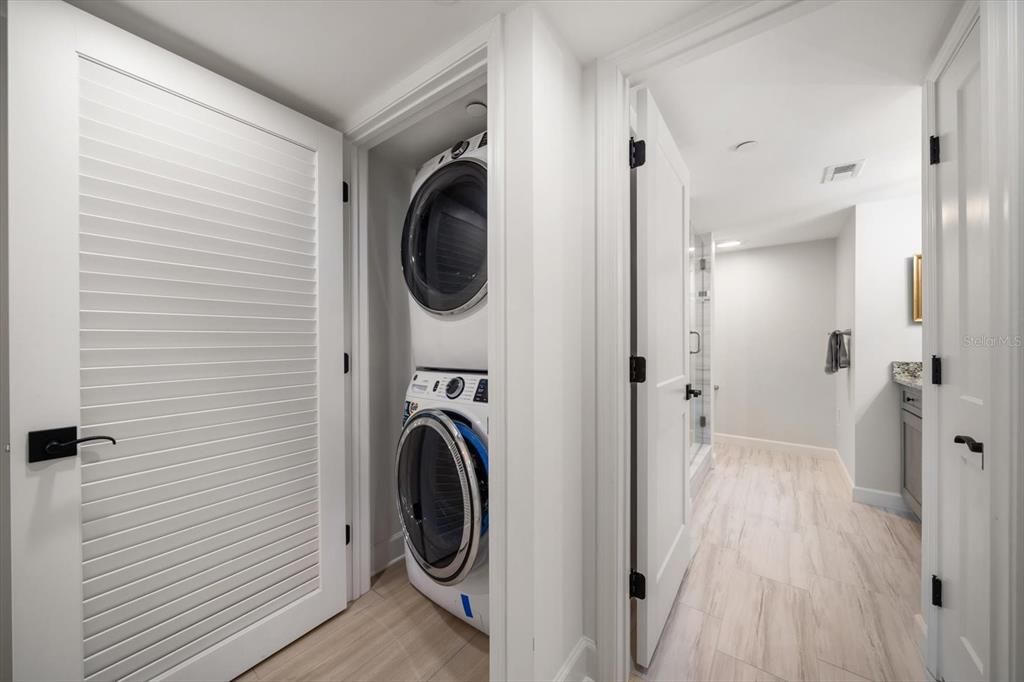 For Sale: $959,000 (2 beds, 2 baths, 1619 Square Feet)