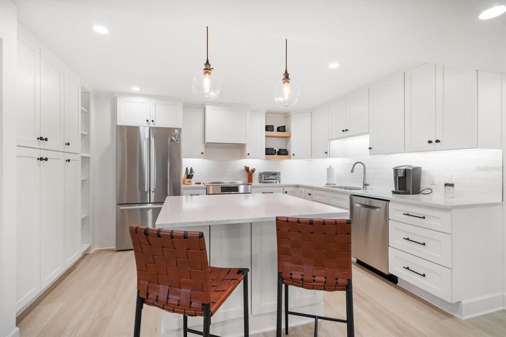 For Sale: $959,000 (2 beds, 2 baths, 1619 Square Feet)