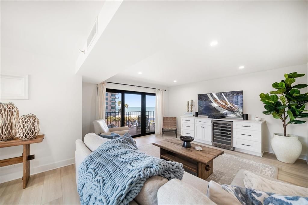 For Sale: $959,000 (2 beds, 2 baths, 1619 Square Feet)