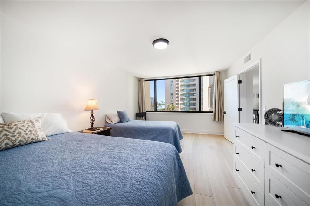 For Sale: $959,000 (2 beds, 2 baths, 1619 Square Feet)