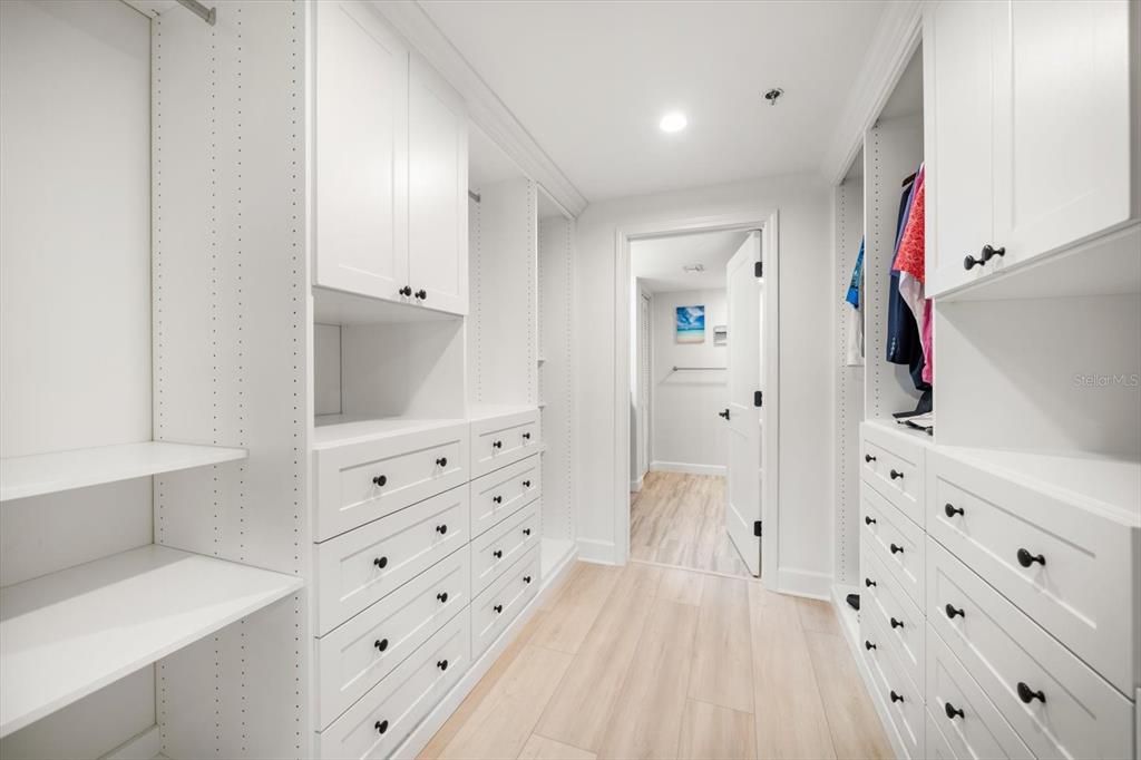 For Sale: $959,000 (2 beds, 2 baths, 1619 Square Feet)