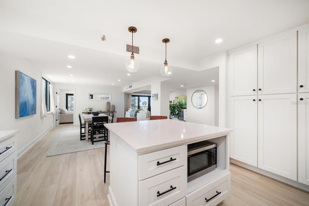 For Sale: $959,000 (2 beds, 2 baths, 1619 Square Feet)