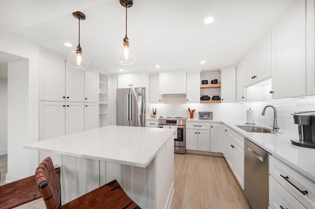 For Sale: $959,000 (2 beds, 2 baths, 1619 Square Feet)