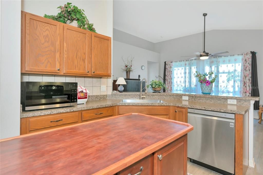 待售: $335,000 (3 贝兹, 2 浴室, 2023 平方英尺)