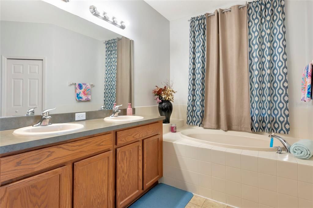 待售: $335,000 (3 贝兹, 2 浴室, 2023 平方英尺)