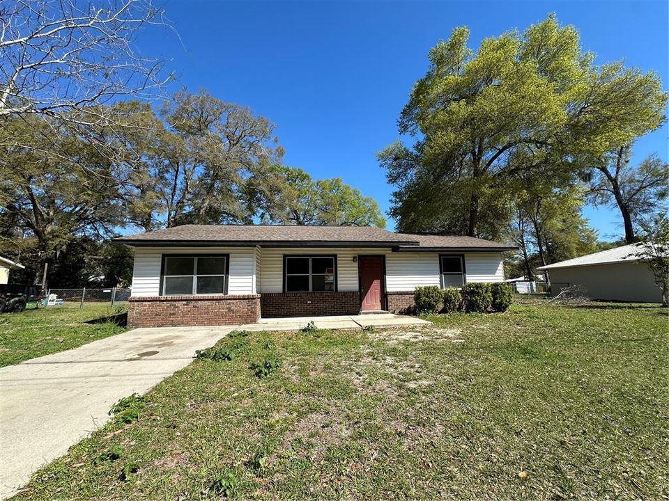 Recently Rented: $1,450 (3 beds, 1 baths, 1104 Square Feet)