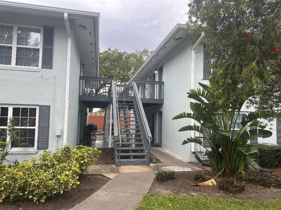 Recently Sold: $165,000 (2 beds, 2 baths, 870 Square Feet)