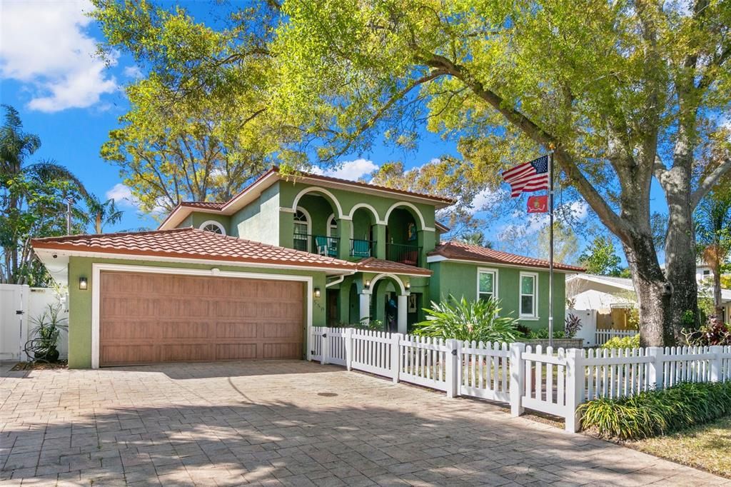 最近售出: $1,500,000 (3 贝兹, 3 浴室, 3211 平方英尺)