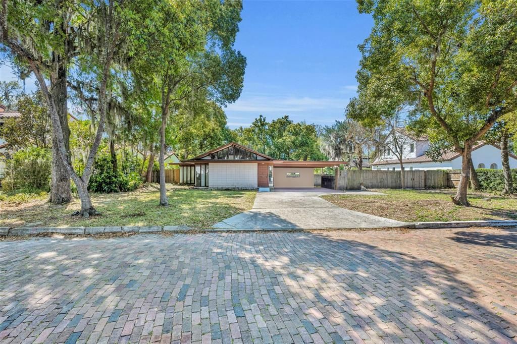 Activo con contrato: $1,475,000 (0.31 acres)