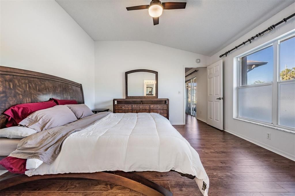 For Sale: $274,900 (3 beds, 2 baths, 1322 Square Feet)