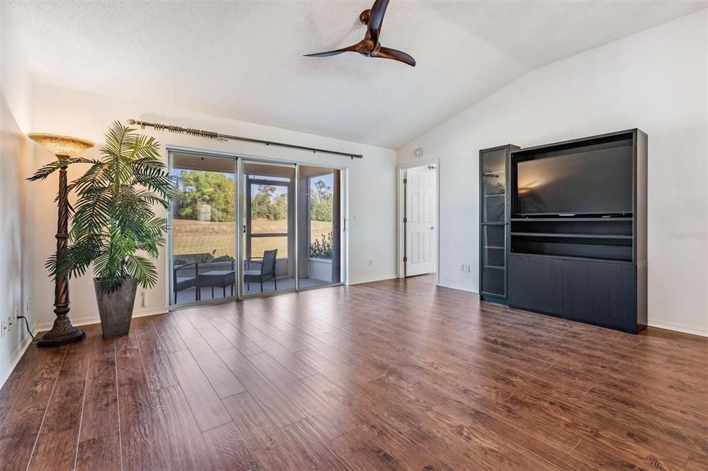 For Sale: $274,900 (3 beds, 2 baths, 1322 Square Feet)