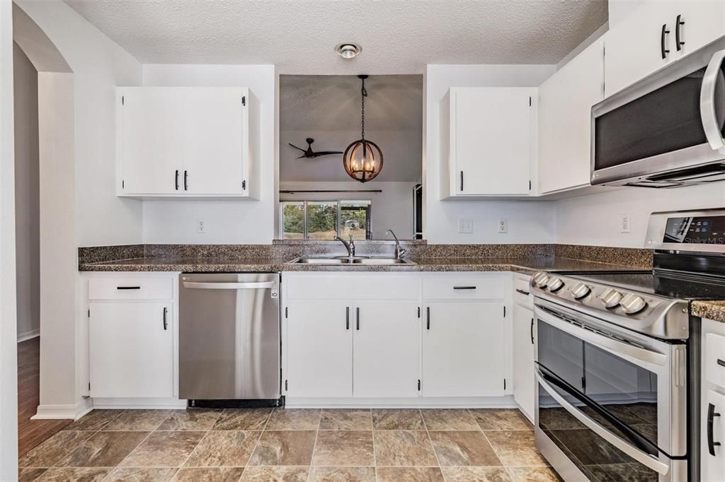 For Sale: $274,900 (3 beds, 2 baths, 1322 Square Feet)