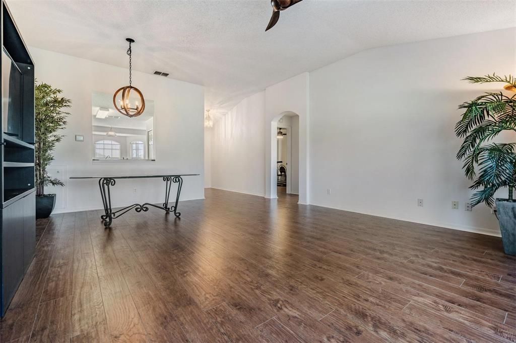 For Sale: $274,900 (3 beds, 2 baths, 1322 Square Feet)