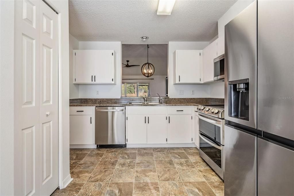 For Sale: $274,900 (3 beds, 2 baths, 1322 Square Feet)