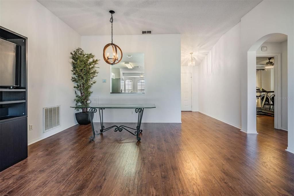 For Sale: $274,900 (3 beds, 2 baths, 1322 Square Feet)