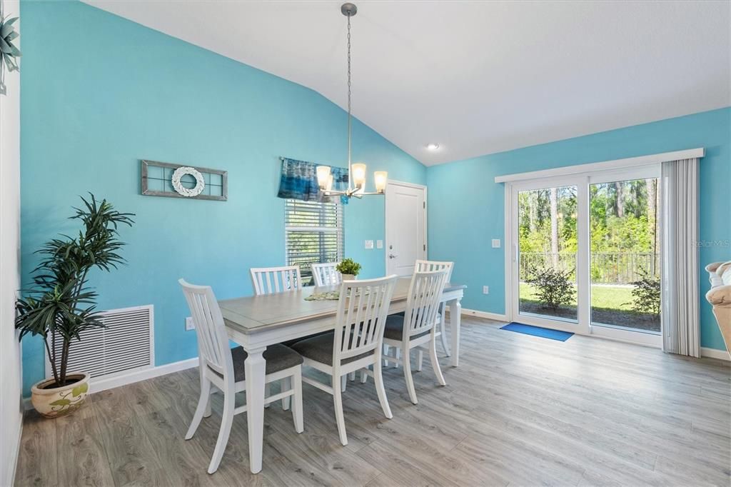 For Sale: $284,990 (2 beds, 2 baths, 1148 Square Feet)