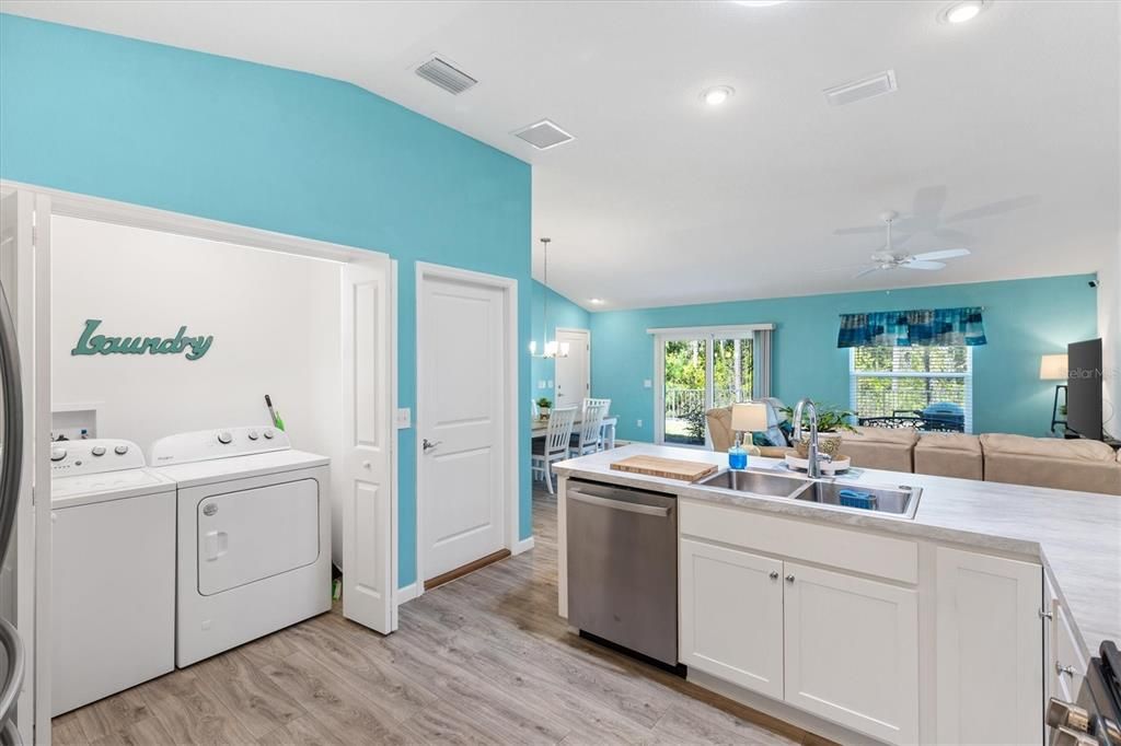 For Sale: $284,990 (2 beds, 2 baths, 1148 Square Feet)