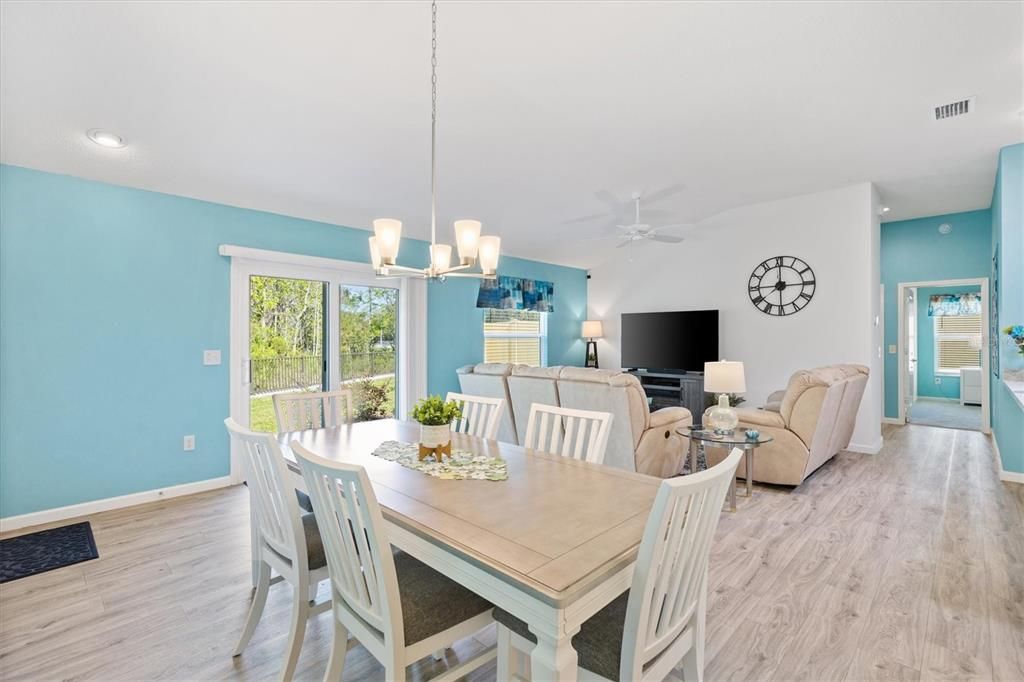 For Sale: $284,990 (2 beds, 2 baths, 1148 Square Feet)