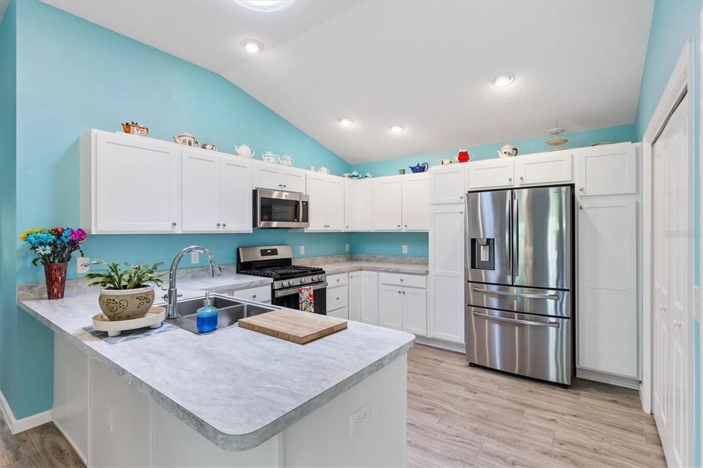 For Sale: $284,990 (2 beds, 2 baths, 1148 Square Feet)