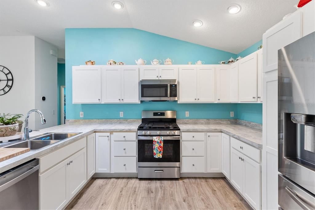 For Sale: $284,990 (2 beds, 2 baths, 1148 Square Feet)