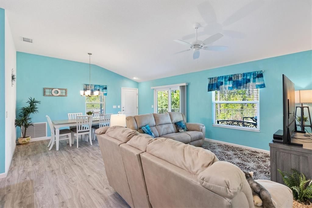 For Sale: $284,990 (2 beds, 2 baths, 1148 Square Feet)