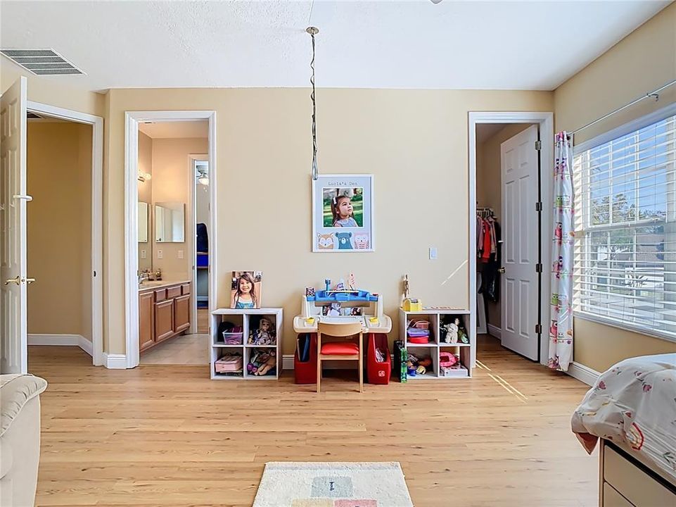 Active With Contract: $735,000 (5 beds, 4 baths, 3300 Square Feet)