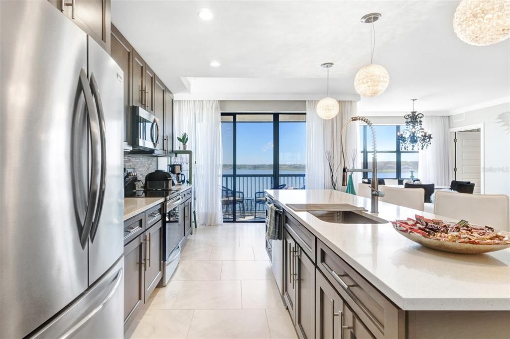 For Sale: $469,999 (3 beds, 3 baths, 1568 Square Feet)