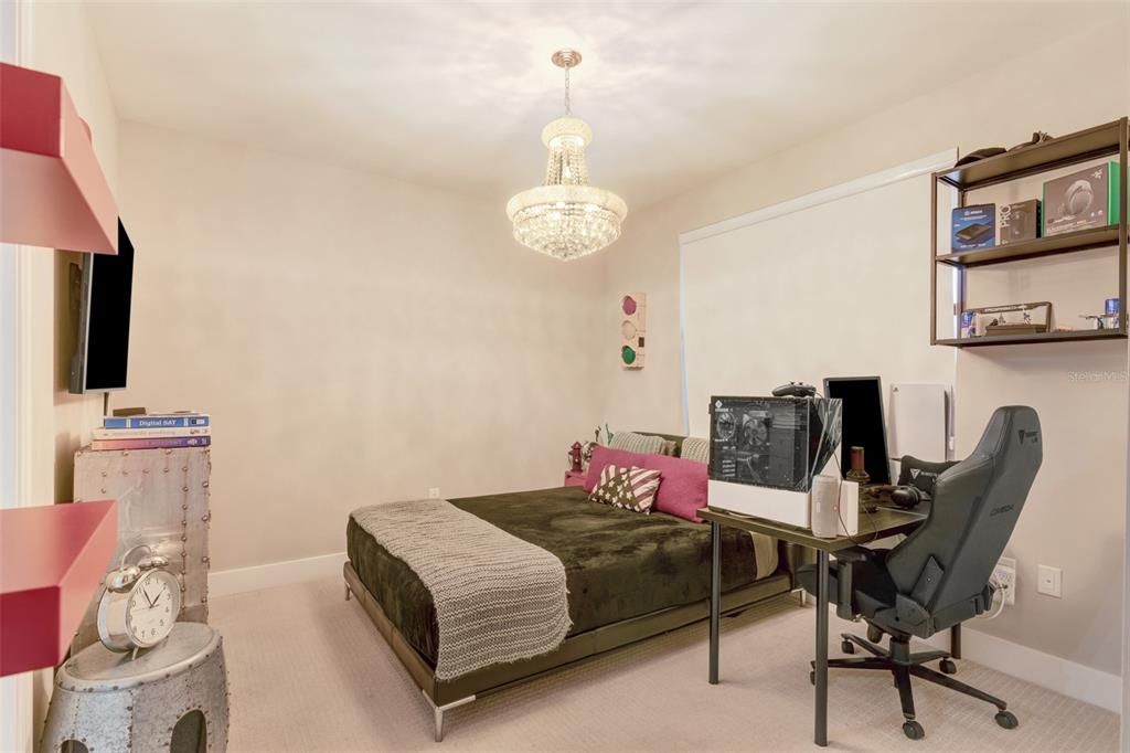 For Sale: $469,999 (3 beds, 3 baths, 1568 Square Feet)