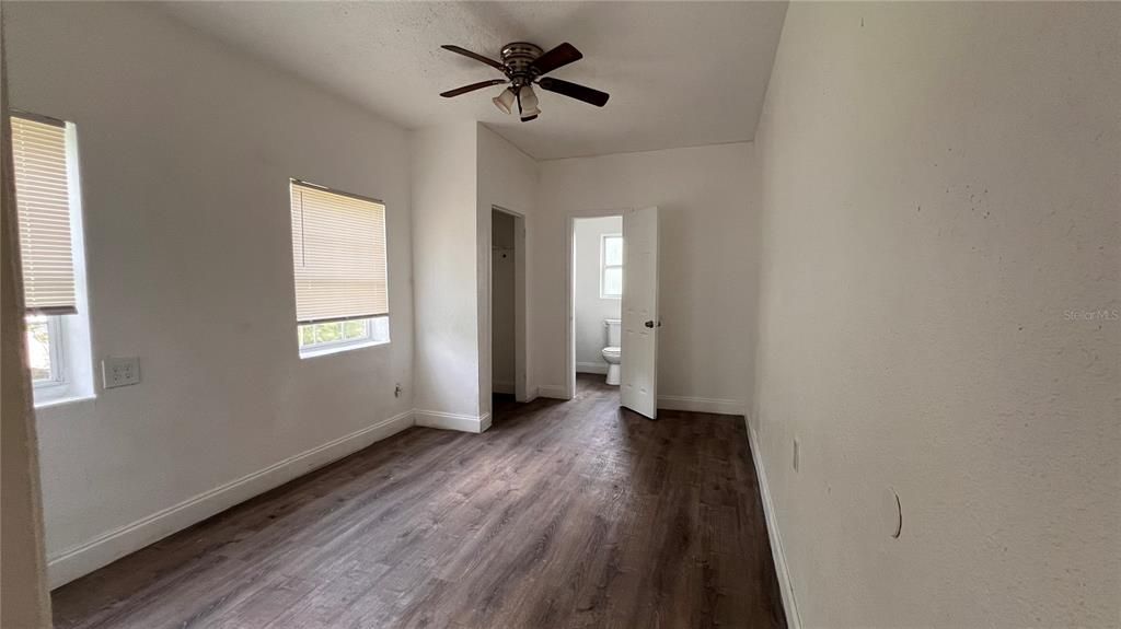 Под контрактом: $279,900 (5 спален, 3 ванн, 1391 Квадратных фут)