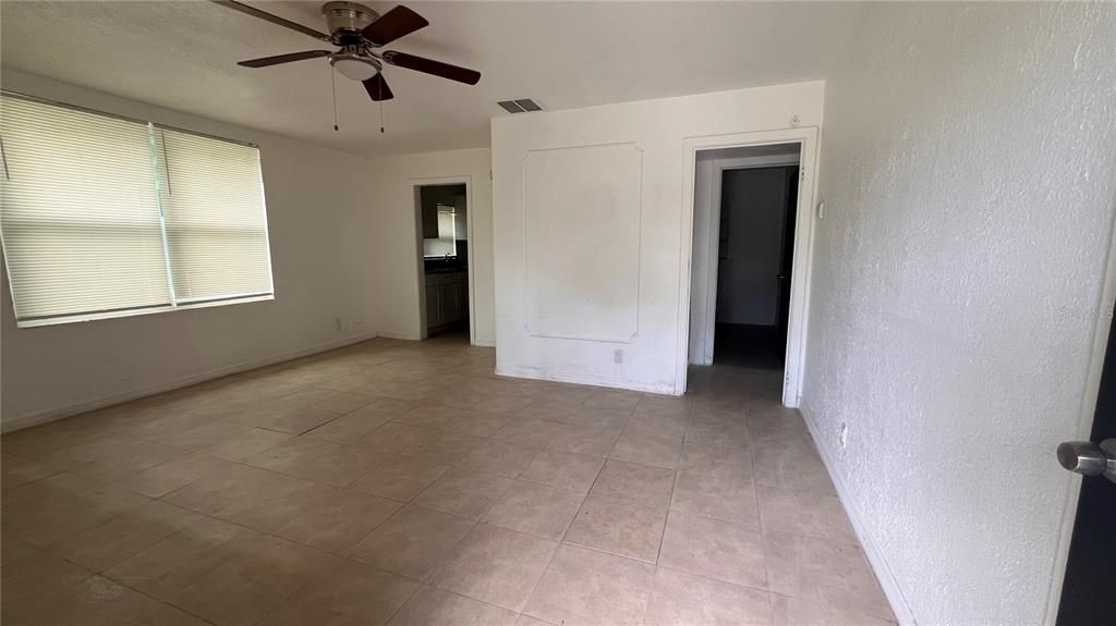 Под контрактом: $279,900 (5 спален, 3 ванн, 1391 Квадратных фут)