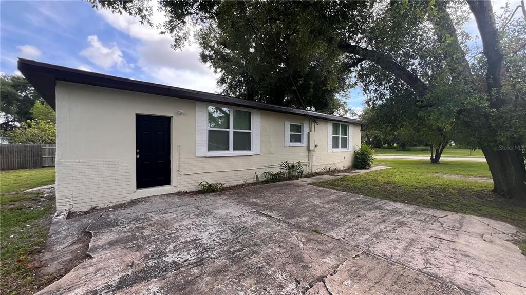 Под контрактом: $279,900 (5 спален, 3 ванн, 1391 Квадратных фут)