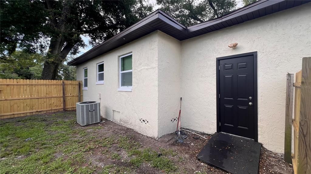 Под контрактом: $279,900 (5 спален, 3 ванн, 1391 Квадратных фут)