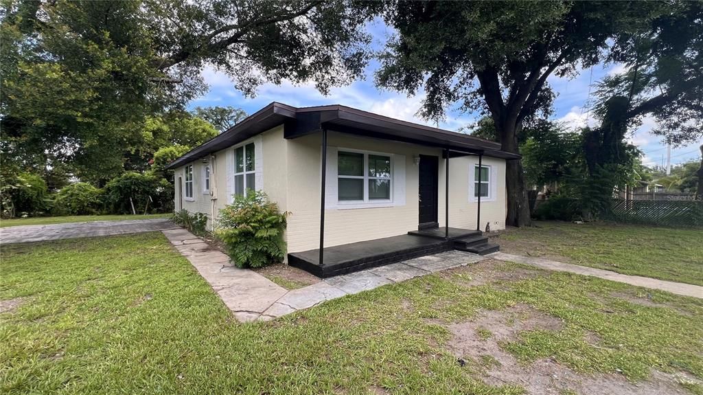 Под контрактом: $279,900 (5 спален, 3 ванн, 1391 Квадратных фут)