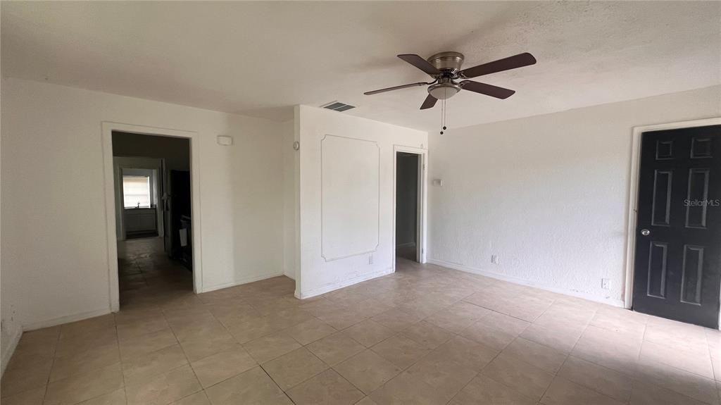 Под контрактом: $279,900 (5 спален, 3 ванн, 1391 Квадратных фут)