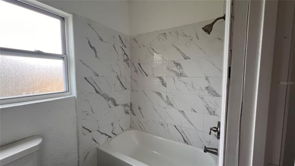 Под контрактом: $279,900 (5 спален, 3 ванн, 1391 Квадратных фут)