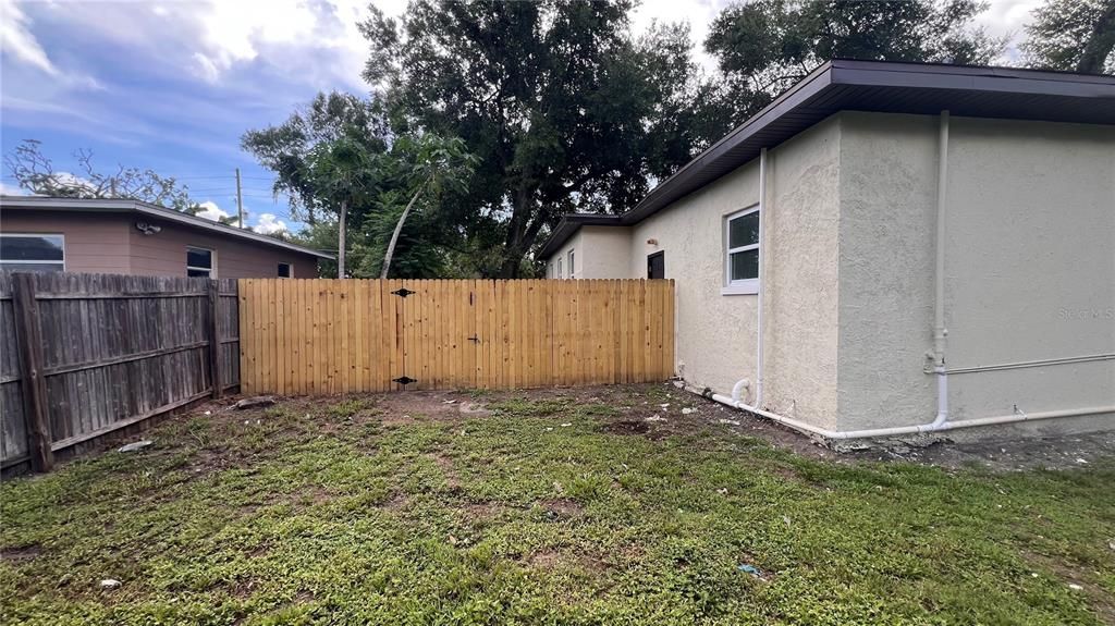 Под контрактом: $279,900 (5 спален, 3 ванн, 1391 Квадратных фут)