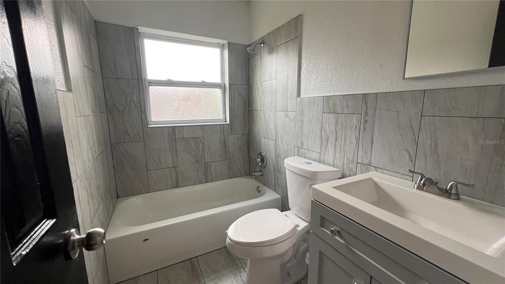 Под контрактом: $279,900 (5 спален, 3 ванн, 1391 Квадратных фут)