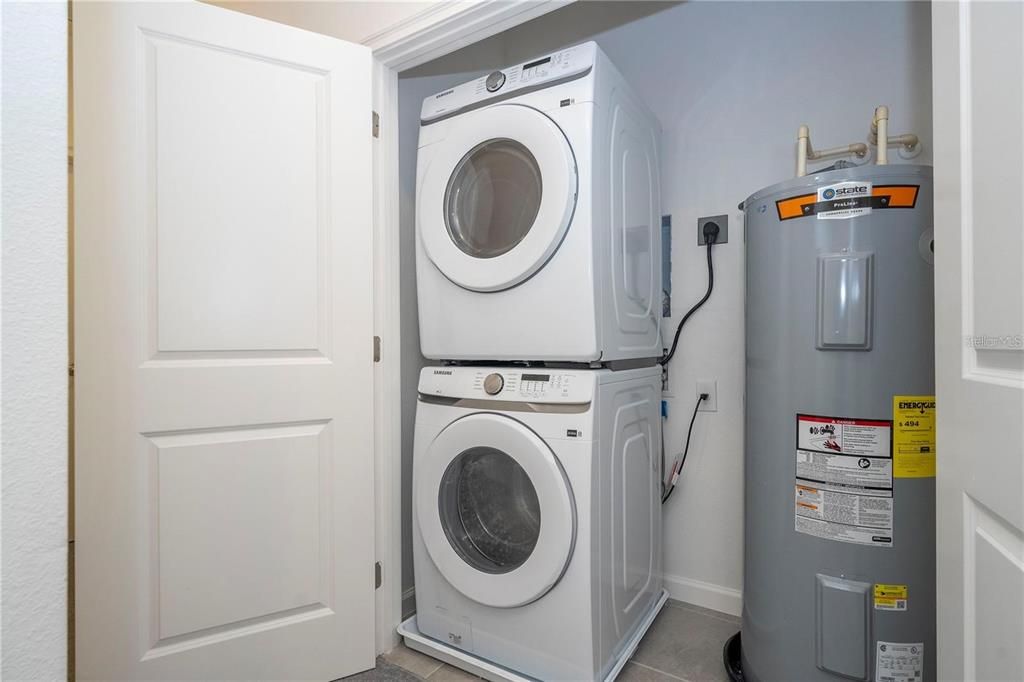 待售: $998,000 (5 贝兹, 5 浴室, 1918 平方英尺)