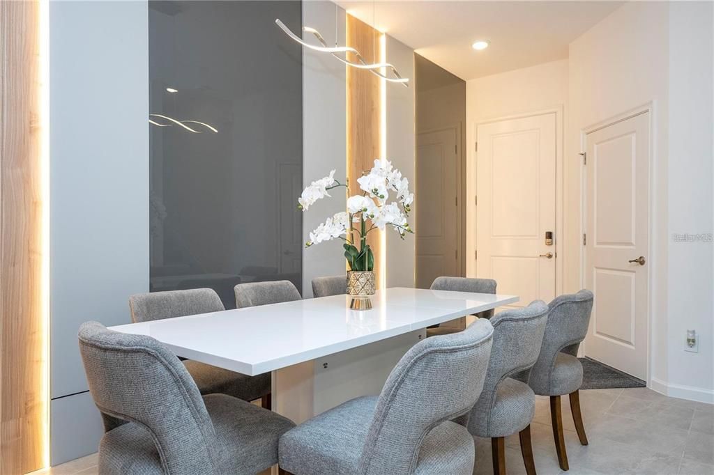 待售: $998,000 (5 贝兹, 5 浴室, 1918 平方英尺)