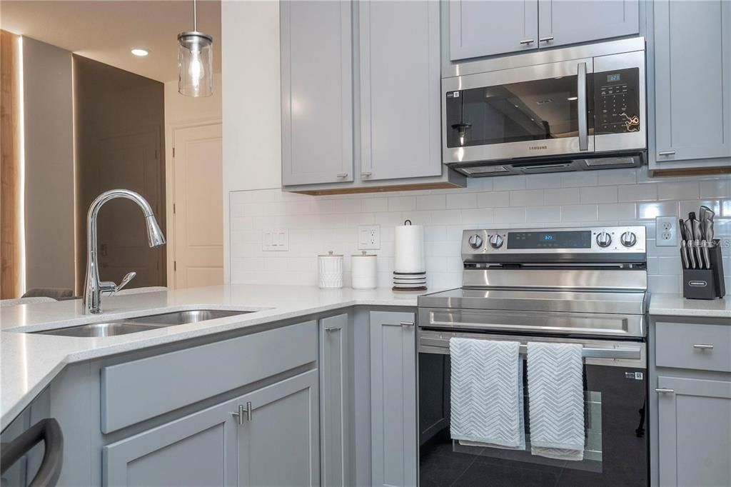 待售: $998,000 (5 贝兹, 5 浴室, 1918 平方英尺)