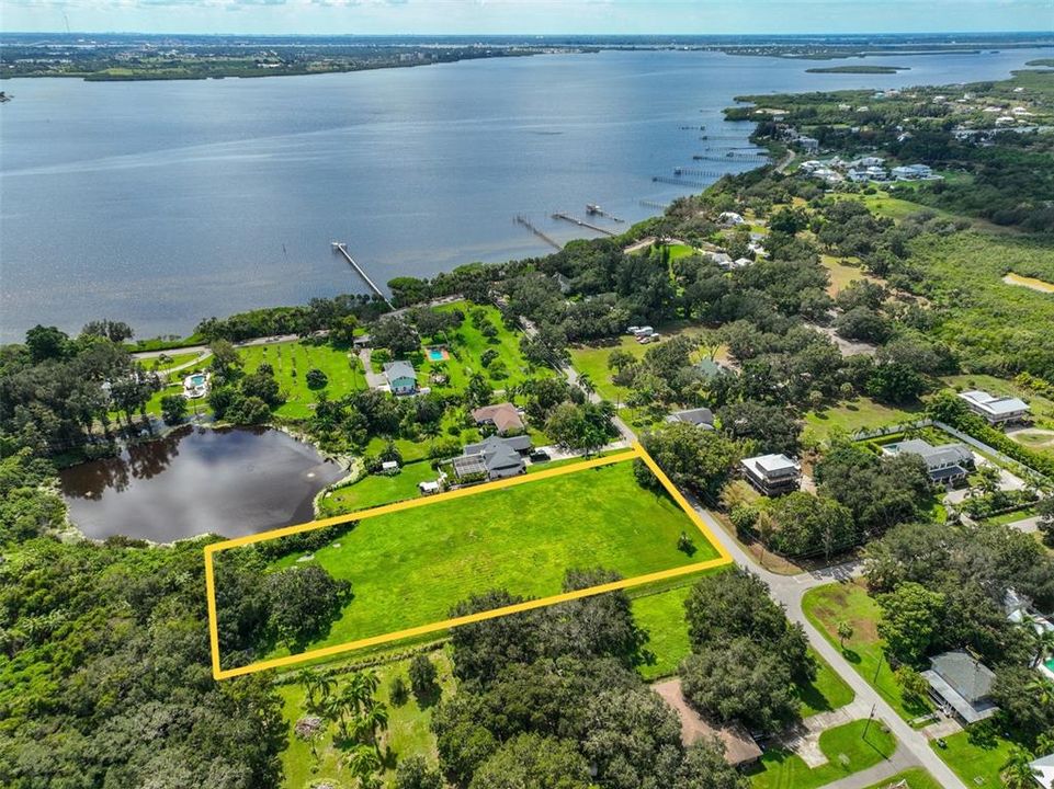 En Venta: $275,000 (1.02 acres)