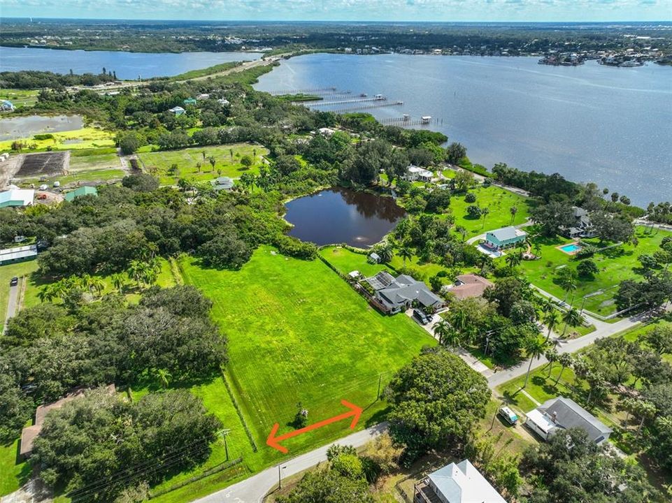 En Venta: $275,000 (1.02 acres)