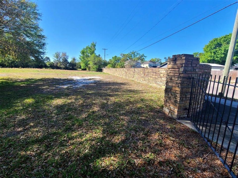 待售: $750,000 (1.46 acres)