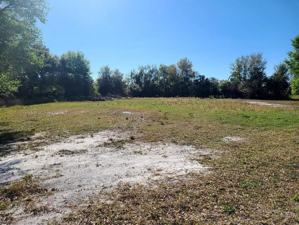 待售: $750,000 (1.46 acres)