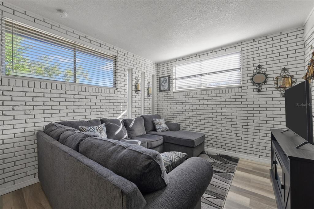 На продажу: $369,990 (3 спален, 2 ванн, 1530 Квадратных фут)