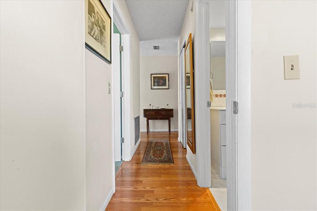 For Sale: $145,000 (2 beds, 2 baths, 1000 Square Feet)